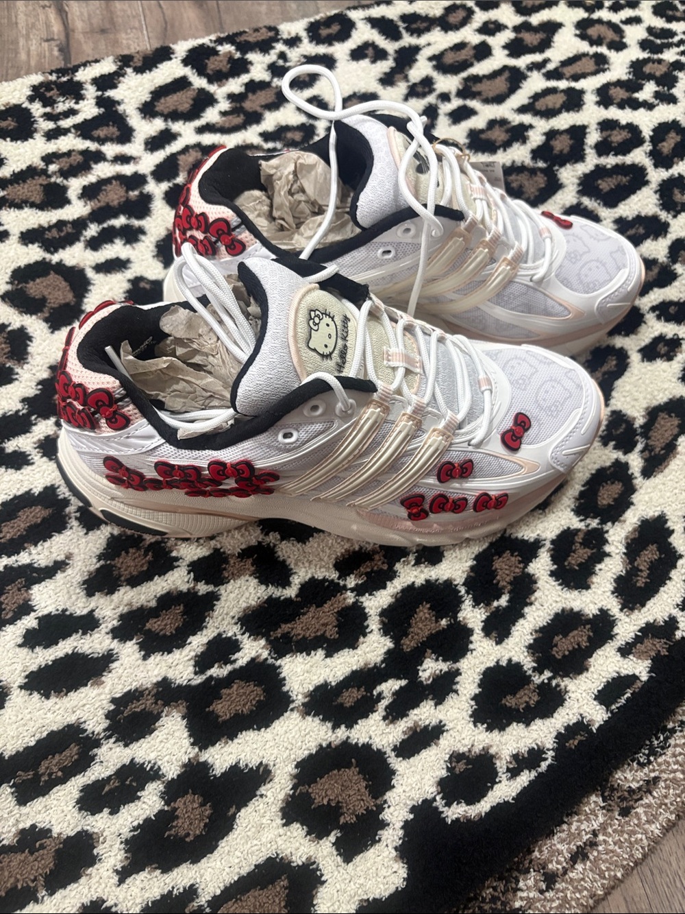 Hello Kitty White Sneakers 50 ANNIVERSARY